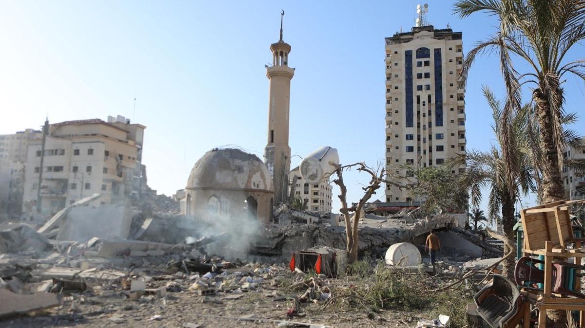 Eli kanl srail Gazze'de cami bombalad