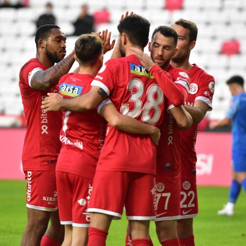 Antalyaspor, tur biletini 6 golle ald