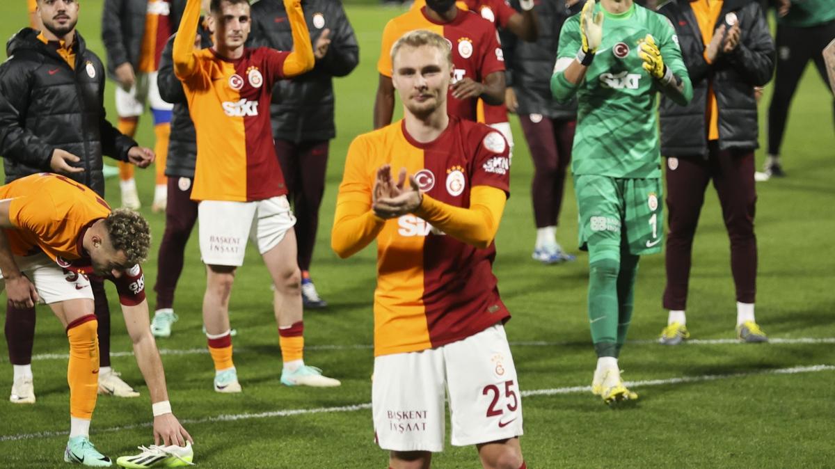 Galatasaray%E2%80%99da+ilk+ayr%C4%B1l%C4%B1k+belli+oldu%21;+Victor+Nelsson+ocakta+gidiyor