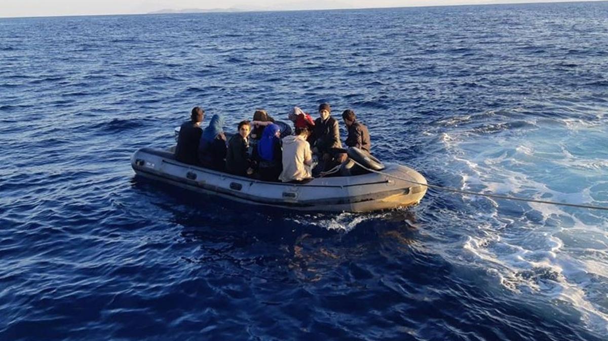 Yunanistan'ın ölüme ittiği 73 düzensiz göçmen karaya çıkartıldı