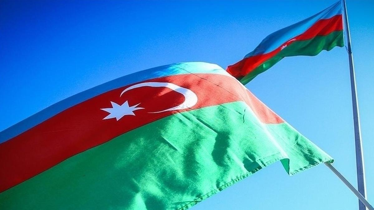 Azerbaycan'da cumhurbakanl seimi erkene alnd