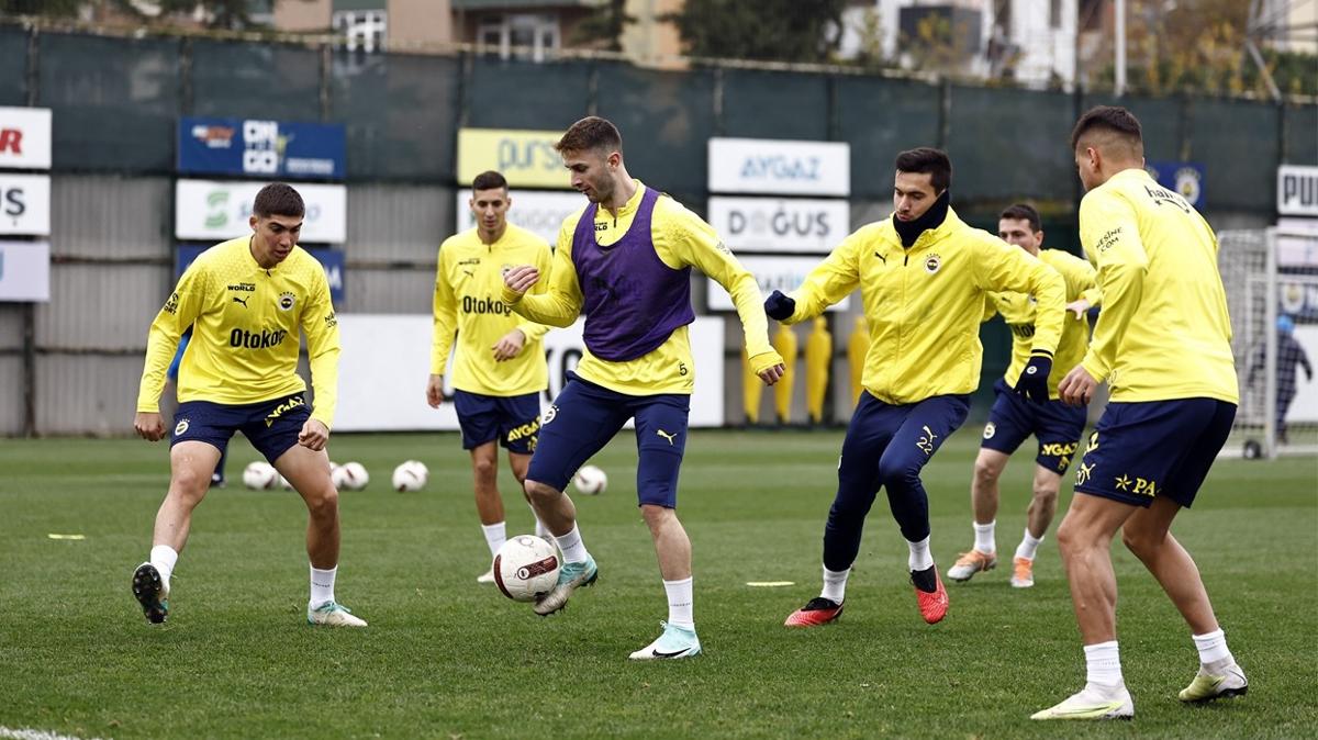 Fenerbahe'de derbi mesaisi devam ediyor