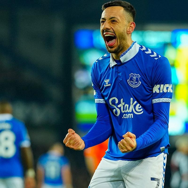 Everton, Newcastle United' devirdi