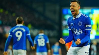 Everton, Newcastle United' devirdi