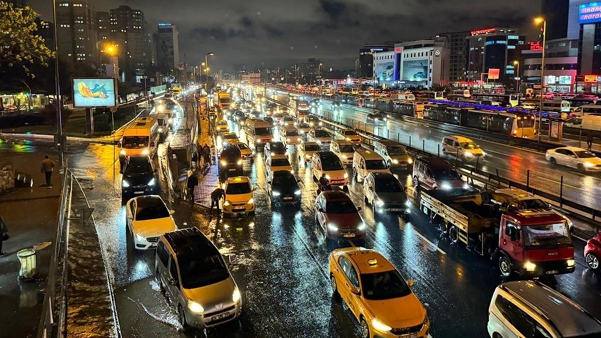 stanbul'da trafik younluu yzde 85'e kt