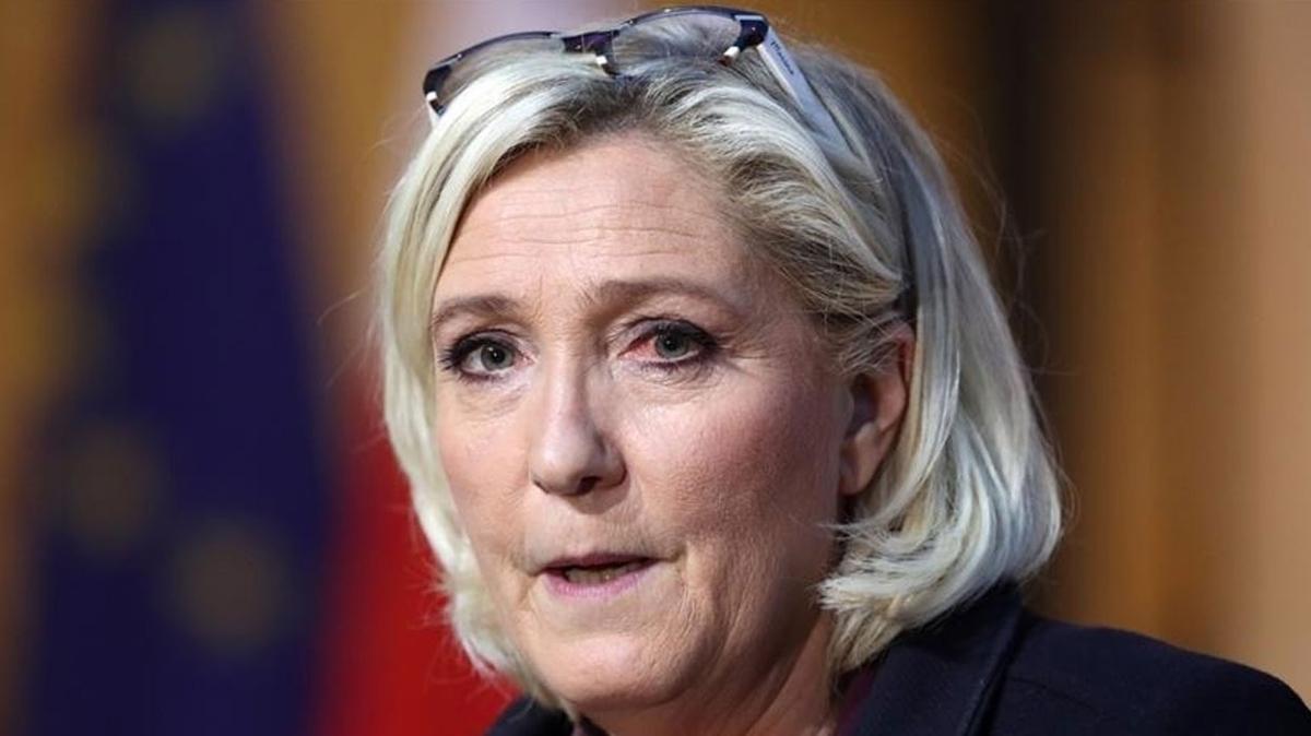 Fransz ar sac milletvekili Le Pen yarglanacak... AB fonlarn zimmetine geirdii iddia ediliyor