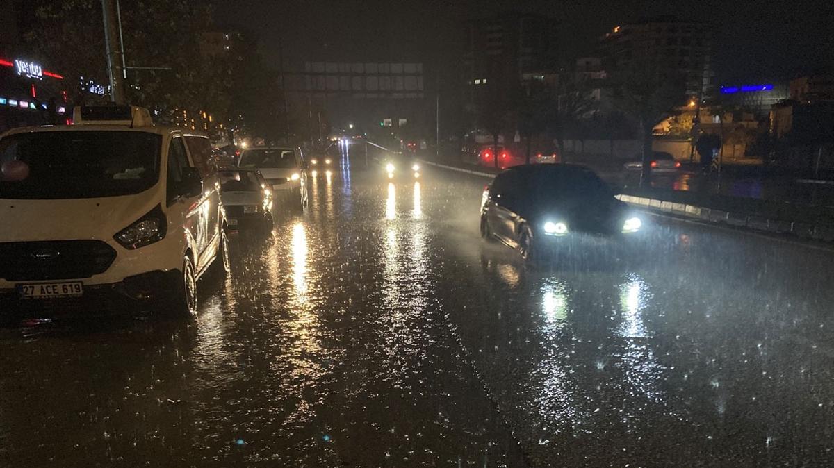 Gaziantep'te iddetli saanak hayat olumsuz etkiledi