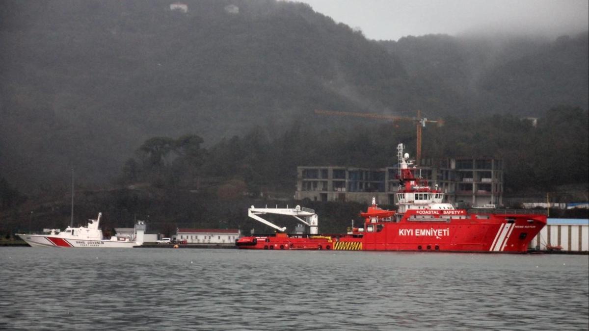 Zonguldak'ta batan geminin kayp 7 personeli 22 gndr aranyor
