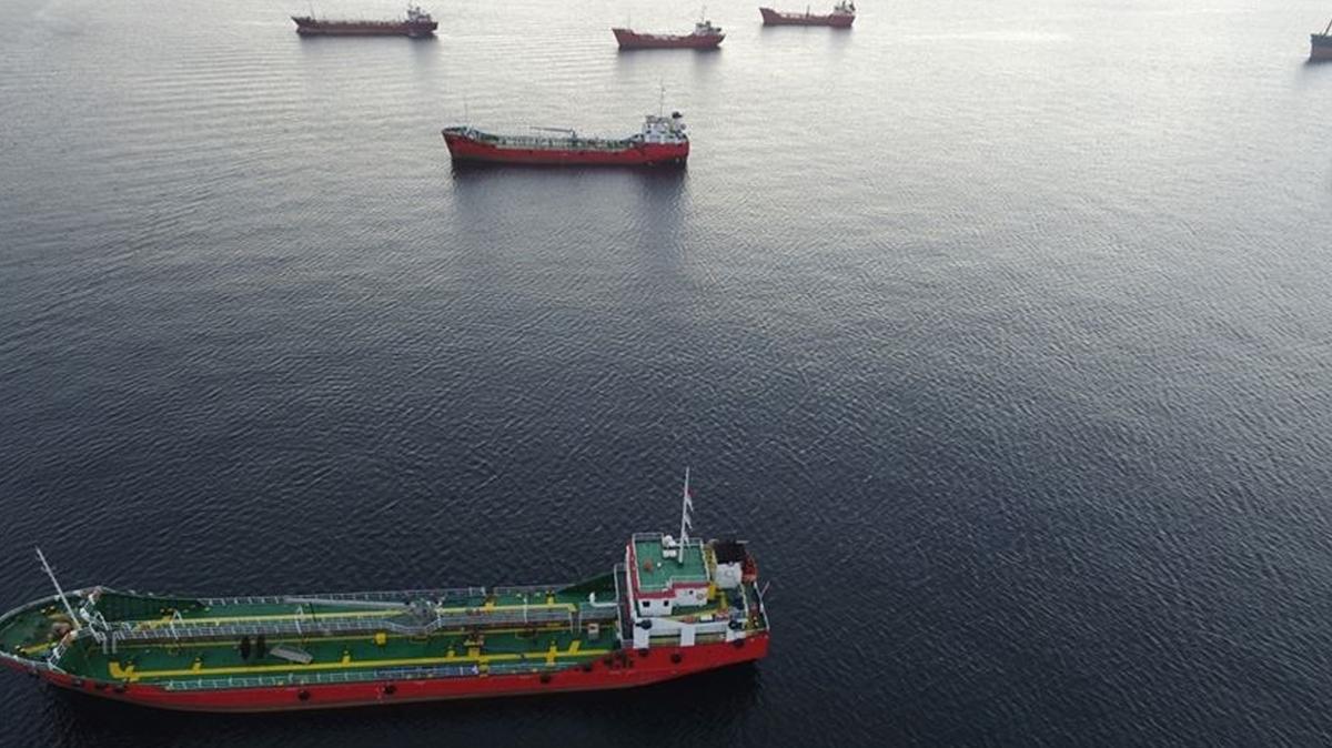 Denizi kirleten 35 gemiye 94 milyon lira para cezas