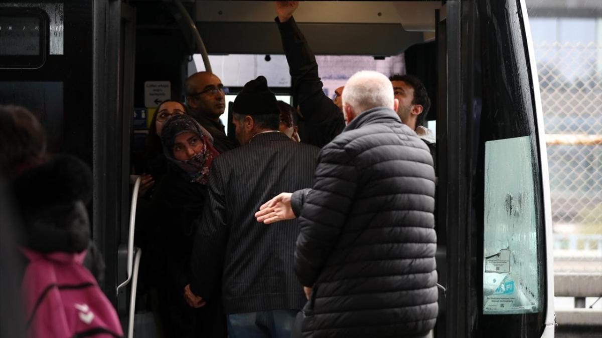 Metrobsler yetersiz kald... stanbullu younluktan ve arzalardan ikayeti