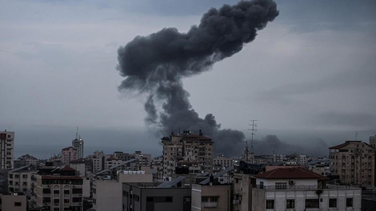 Eli kanl srail Gazze'deki hkmetin Medya Ofisini bombalad