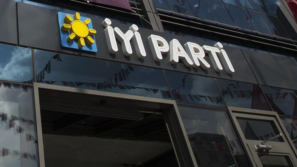 Y Parti'de istifa rzgar sryor