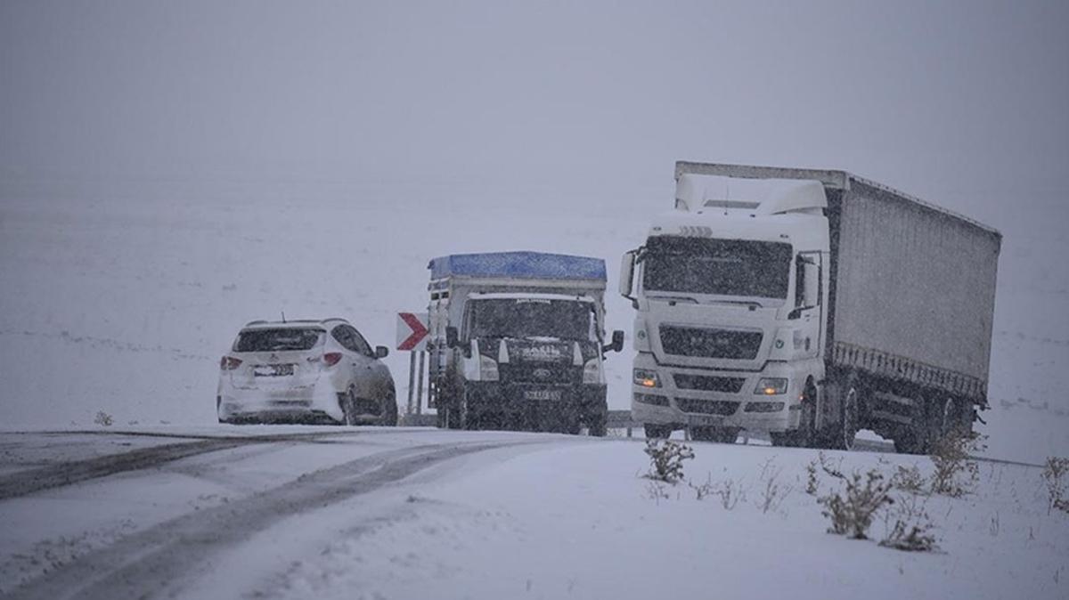 Kars'ta tipi zincirleme kazaya neden oldu: 1 can kayb