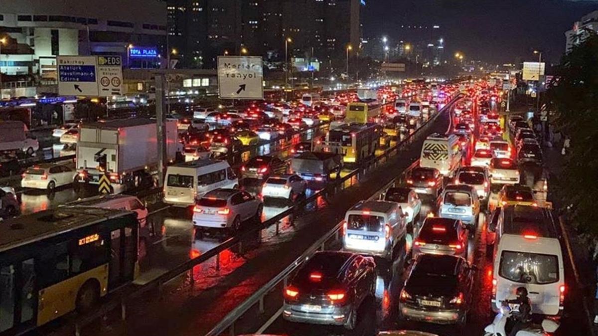 stanbul saanak ya... Trafik younluu yzde 80'e kt