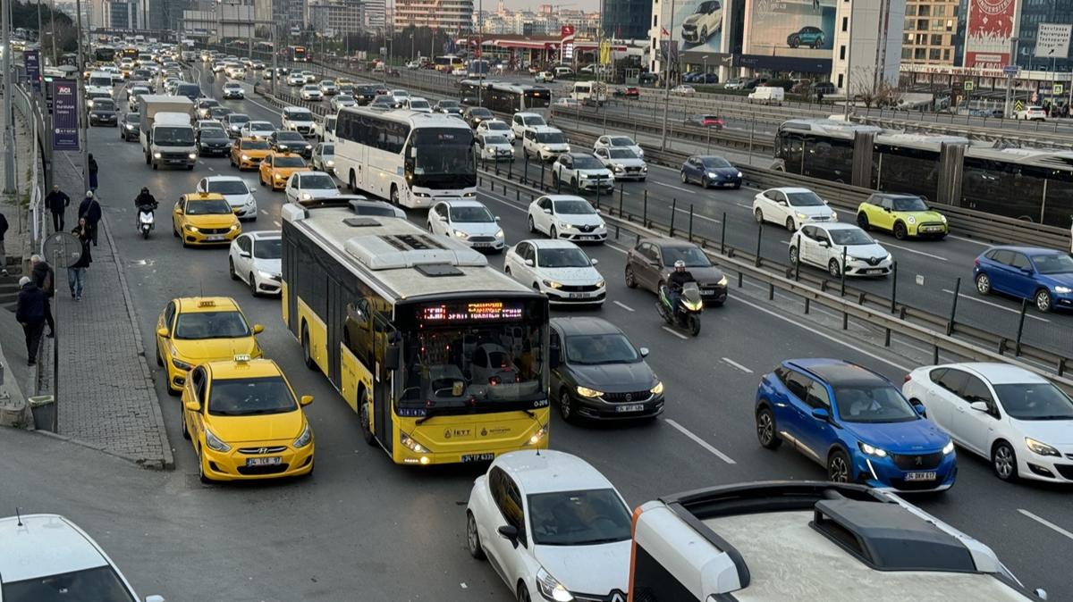 Yeni yln ilk mesai gnnde trafik younluu