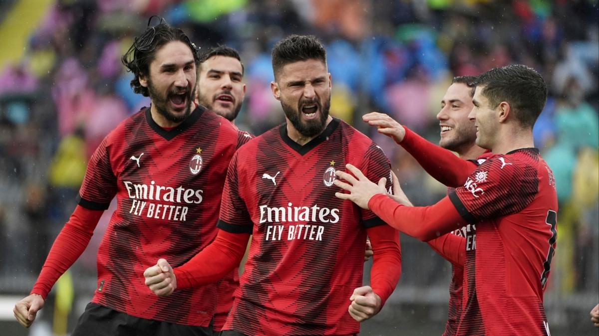 Milan deplasmanda 3 puan 3 golle ald