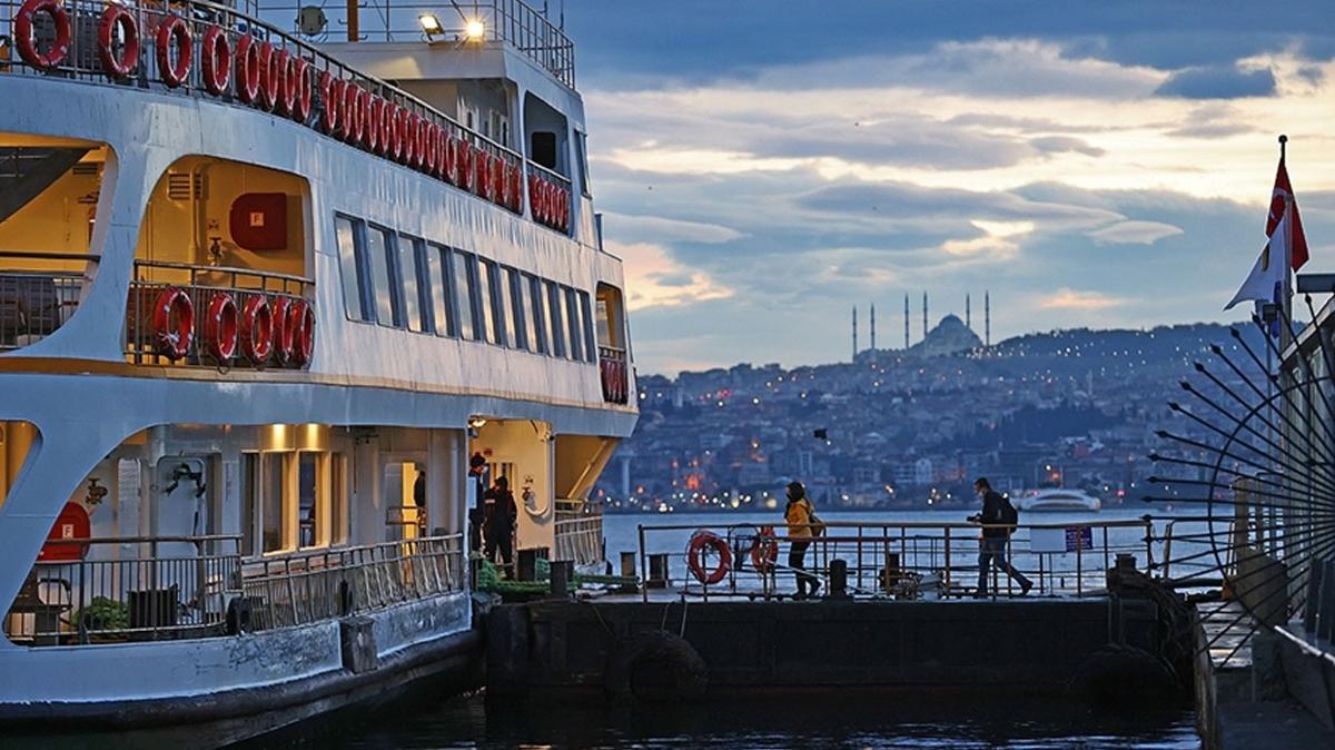 stanbul'da olumsuz hava artlar deniz ulamn etkiledi