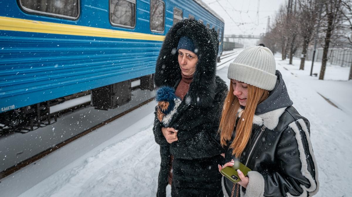 Ukrayna'da cephe hattndaki siviller tahliye ediliyor