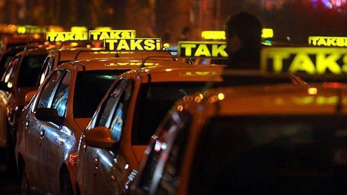 stanbul'da taksiciler taksimetre cihazlarn yeni tarifeye gre gncelliyor