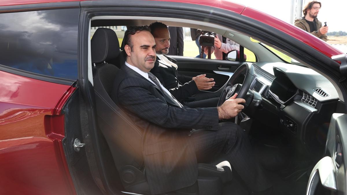 Bakan Kacr, KKTC'nin yerli otomobili Gnsel'in retim tesisini ziyaret etti