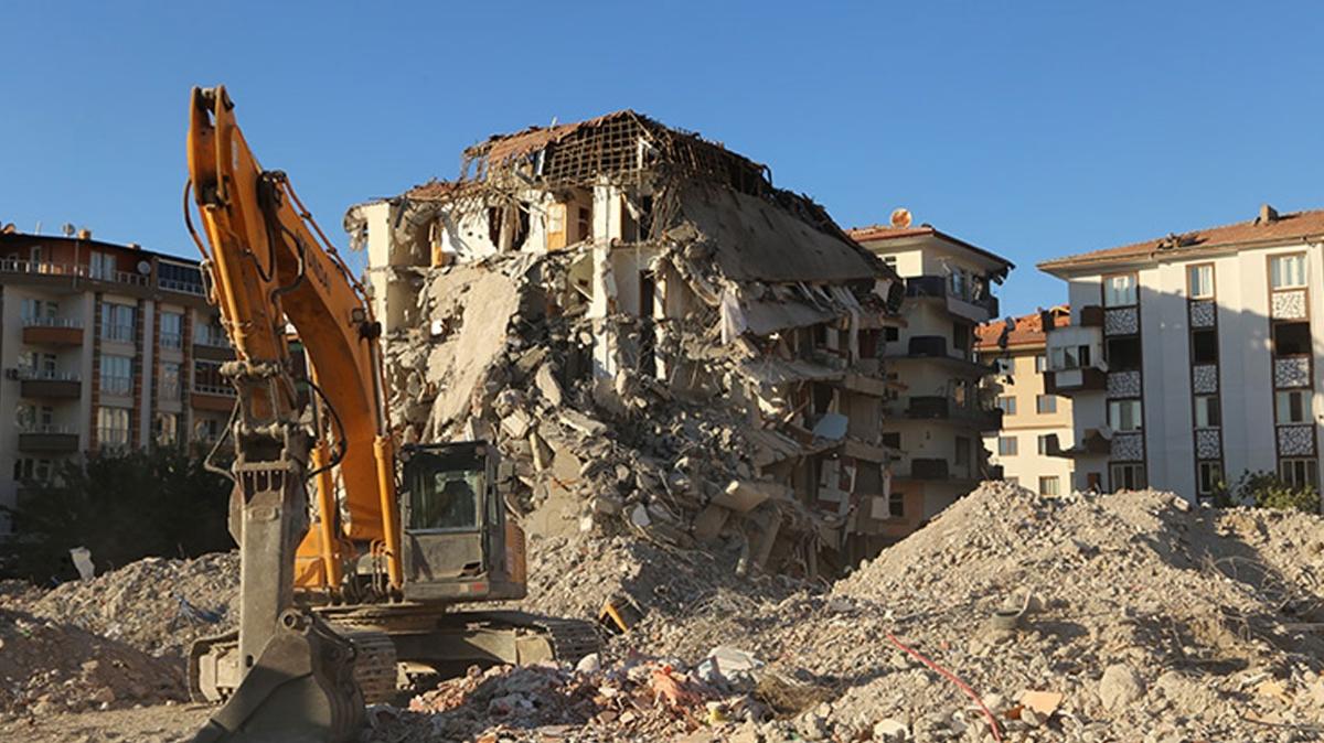 Malatya'nn ehir merkezinde ar hasarl binalarn ykmnda sona gelindi
