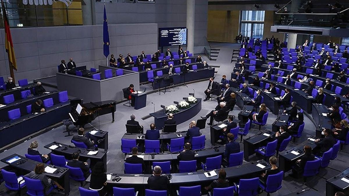 Almanya'da çifte vatandaşlığı mümkün kılacak yasa tasarısı mecliste onaylandı