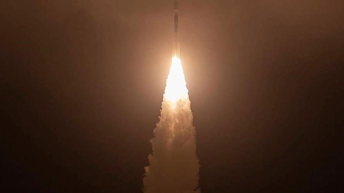 in, uzaya Licien-1 roketiyle 5 uydu gnderdi