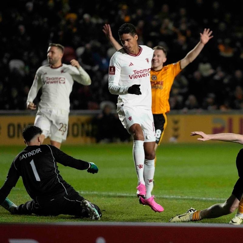 Altay Bayndr, Manchester United ile ilk mana kt!