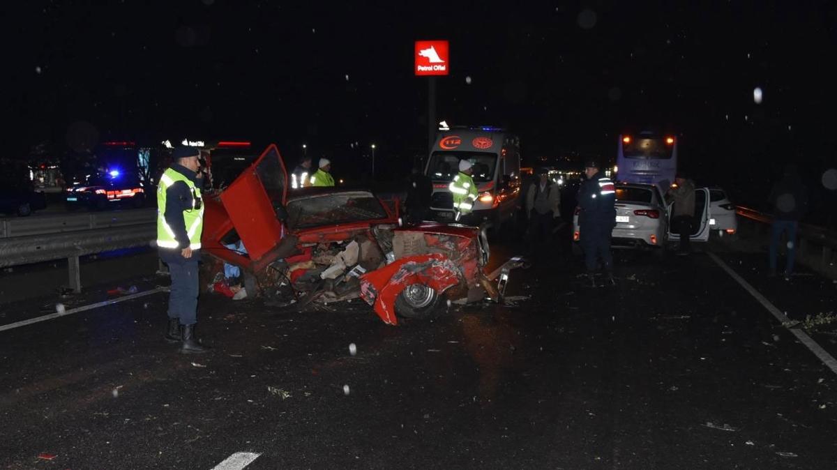 Manisa'da zincirleme trafik kazas: 2 kii hayatn kaybetti, 3 kii yaraland