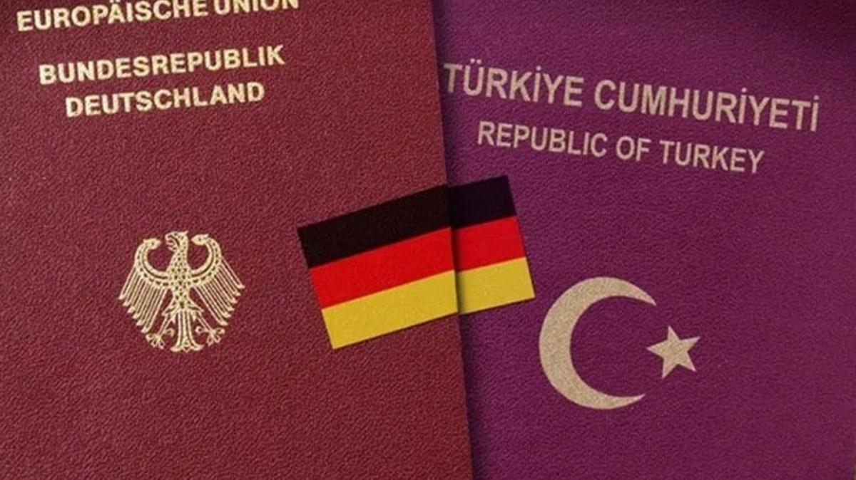 Almanya'da yaayan Trklere ifte vatanda daveti: Burada sz sahibi olabiliriz