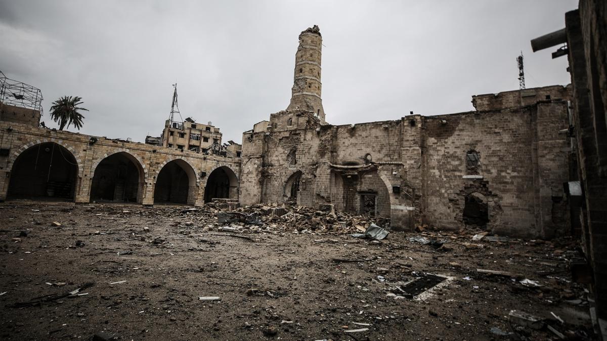 srail, Gazze'deki 14 asrlk camiyi yerle bir etti