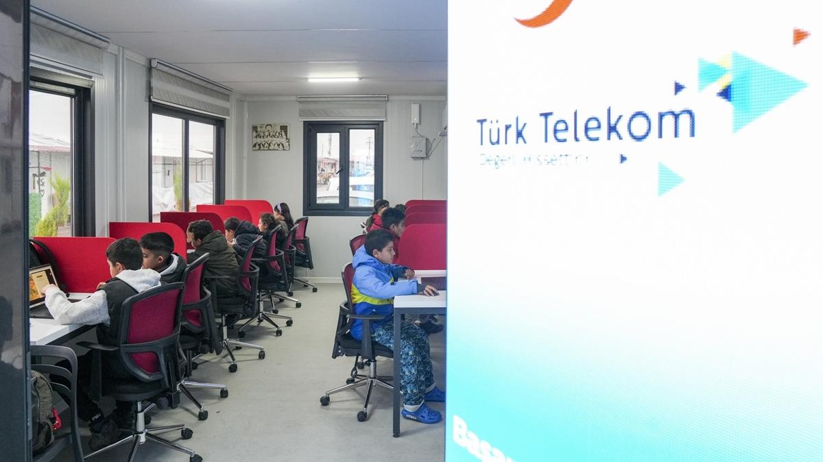 Türk Telekom deprem bölgesine eğitim ve teknoloji desteğini sürdürüyor