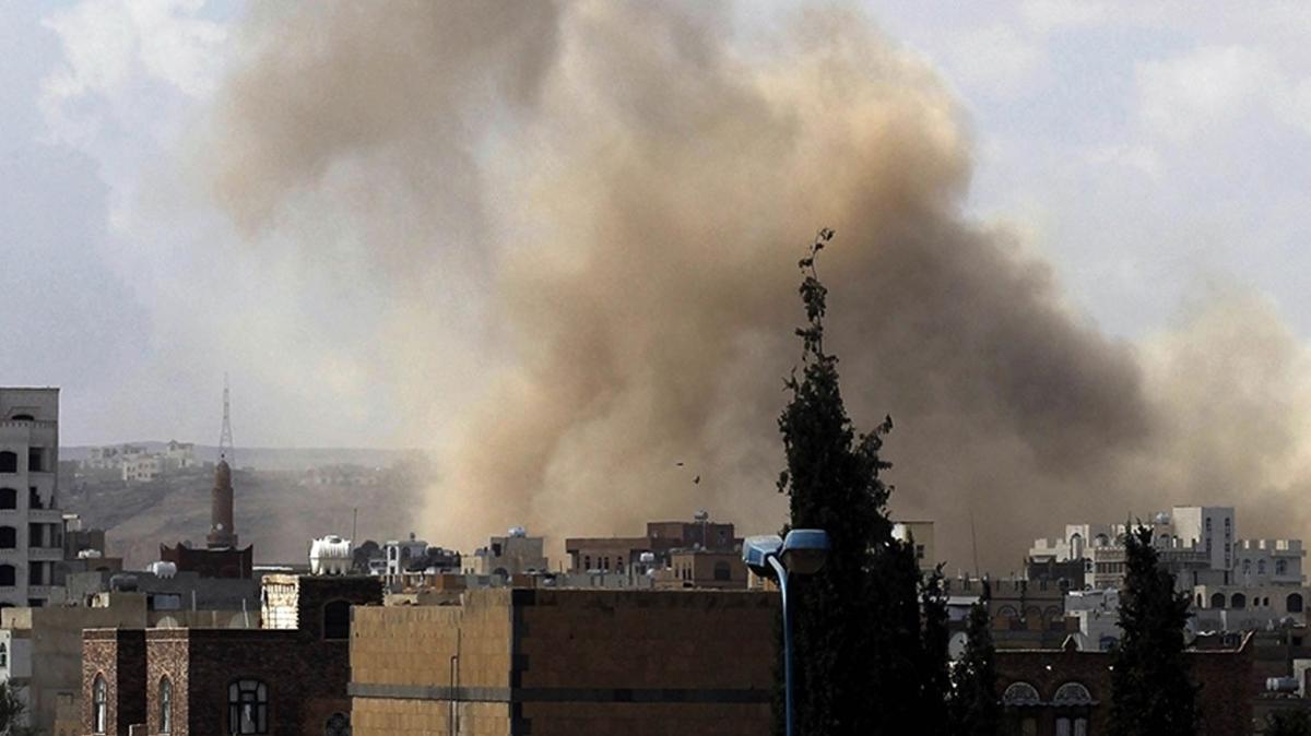 Yemen'de 5 kent vuruldu! ABD ve ngiltere'den youn hava saldrs