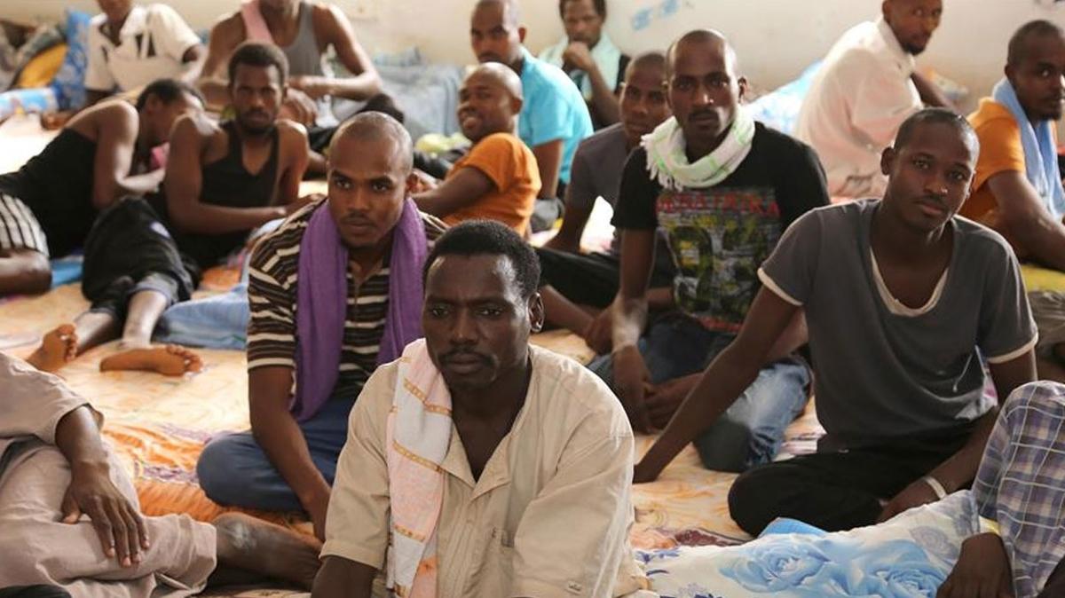 Uluslararas G rgt: 327 Nijeryal gmenin Libya'dan lkelerine gnderildiini aklad