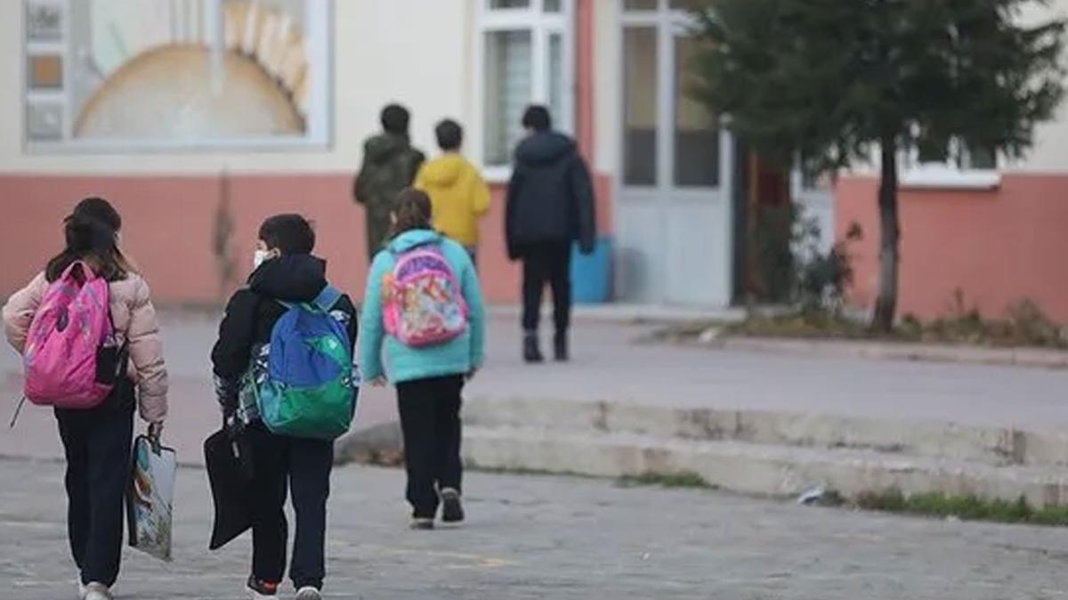 Bugn deprem blgesinde okullar tatil mi" Hatay, Adyaman, Kahramanmara'ta okullar tatil mi edildi"