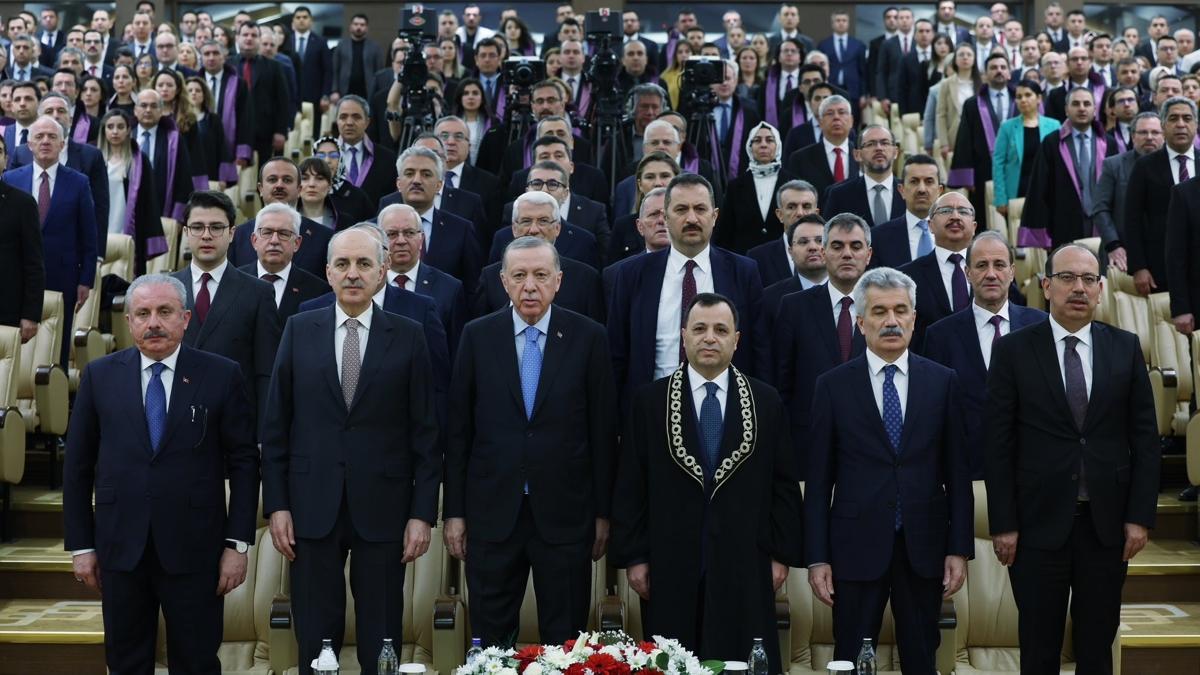 Başkan Erdoğan, AYM yeni üyesi Akçil'in yemin törenine katıldı