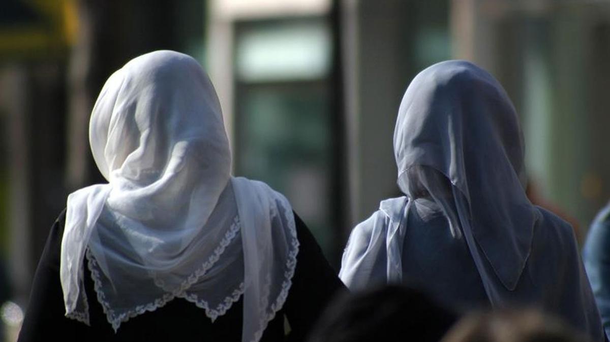 Belçika'da İslam düşmanlığı! Başörtülü kadına otobüs şoförü sözlü tacizde bulundu