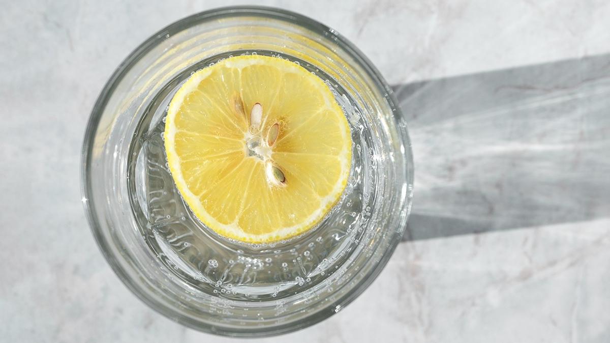 Limonlu su zayflatr m" te o iecein kilo verme srecine etkisi