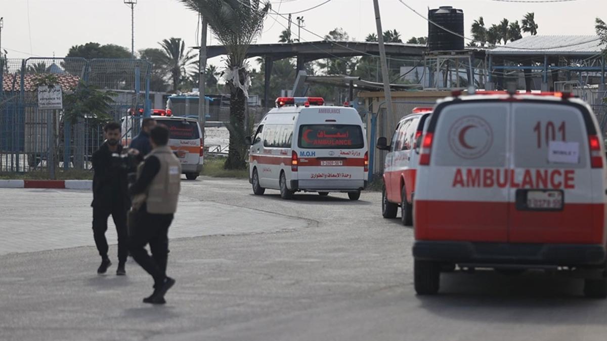 İşgalci İsrail askerleri ambulansların anahtarlarını çaldı