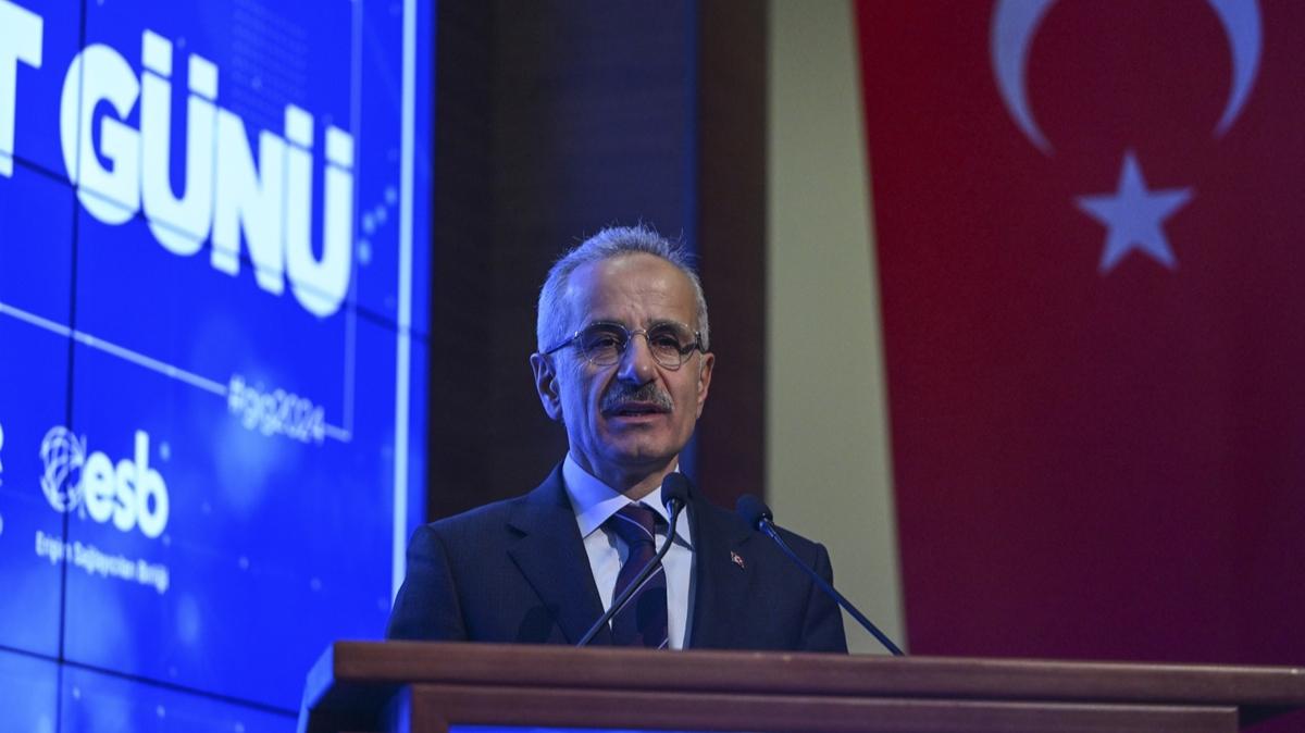 Bakan Uraloğlu, Güvenli İnternet Günü etkinliğinde konuştu: 