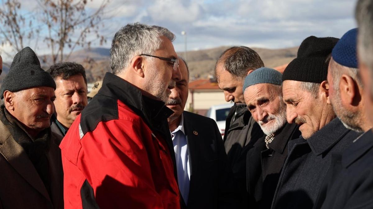 Bakan Ikhan, Erzincan'da maden ocanda toprak altnda kalanlarn ailelerini ziyarette bulundu
