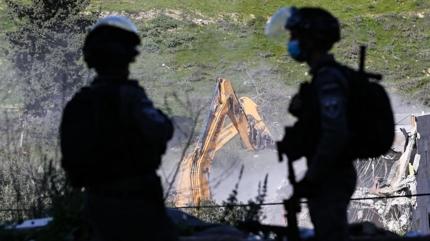 İsrail, Filistinlilere ait bir binayı yıktı
