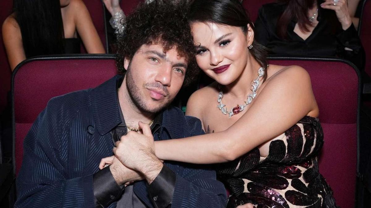Selena Gomez'e Sevgililer Gnnde gelen hediye artt! Sosyal medyann dalga konusu oldu