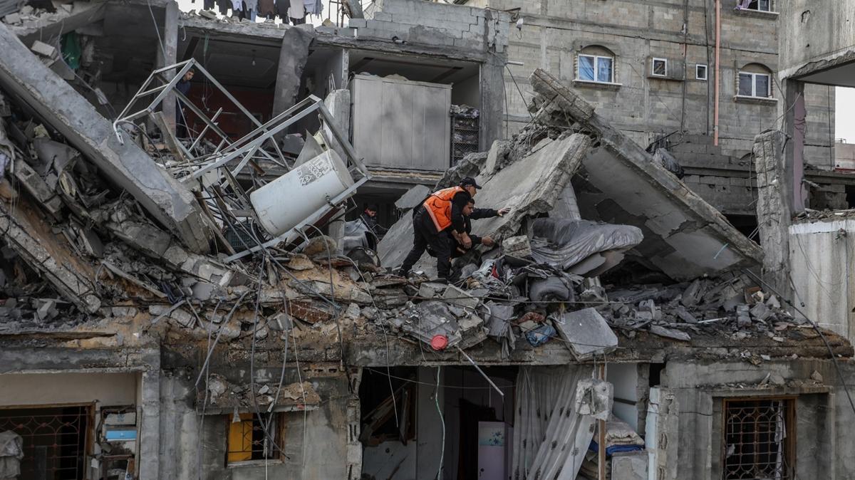 srail Gazze'de 5 bin 379 renciyi katletti