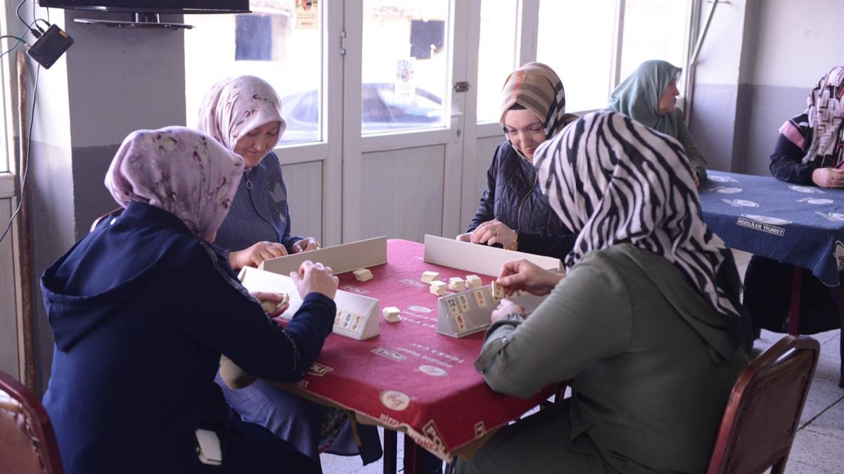 Bursa'daki erkekler evde oturdu, kadnlarda kahvehanelerde oyun oynad