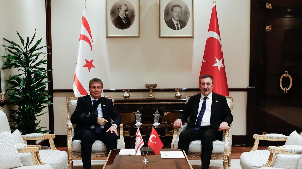 Cumhurbakan Yardmcs Ylmaz, KKTC Babakan ile bir araya geldi