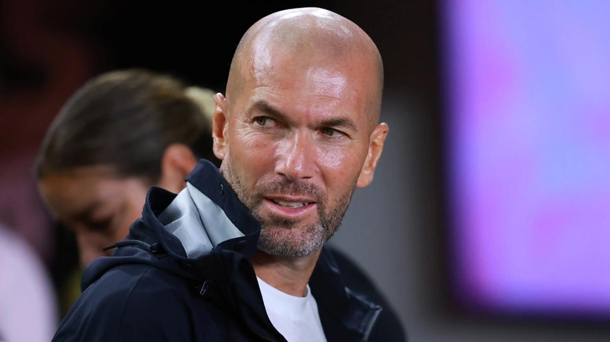 Manchester United, Zinedine Zidane' istiyor