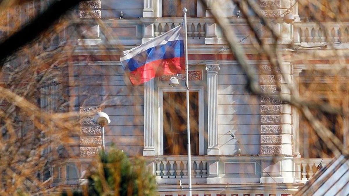 Rusya'dan NATO k: Bini akn Rus diplomat snr d edildi