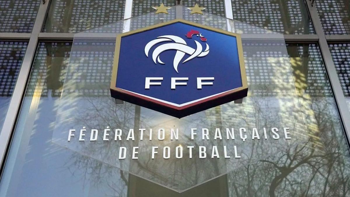 Fransa'da oru tutan futbolcular iin tepki eken karar
