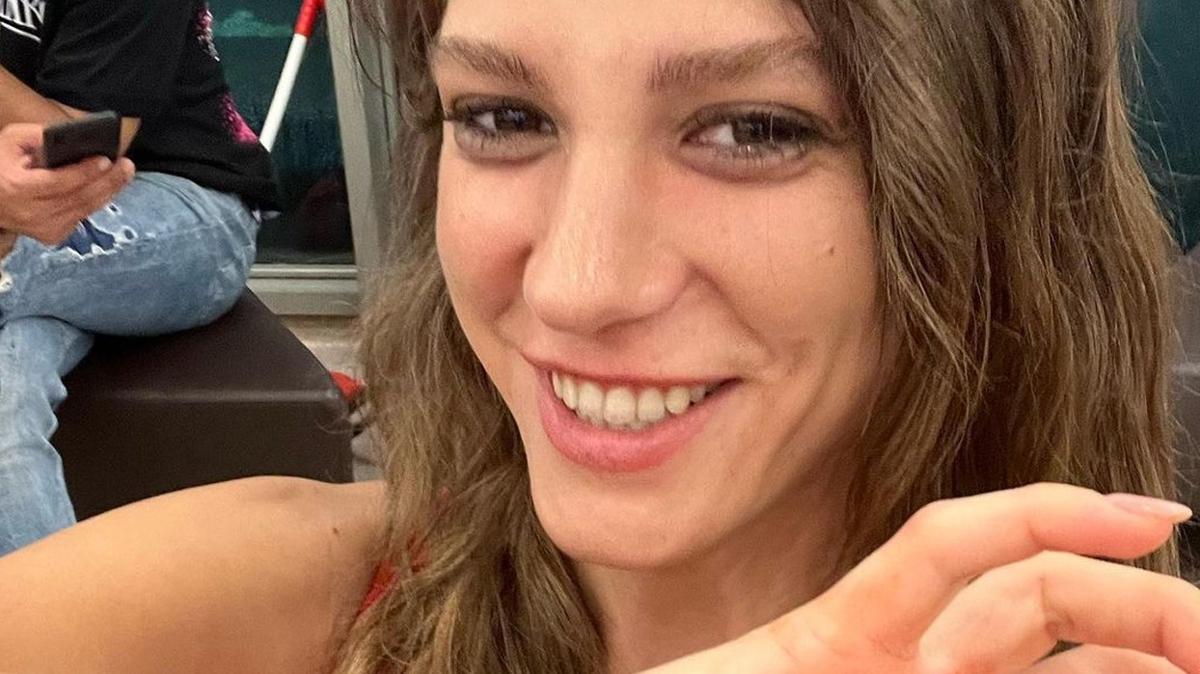 Aile'nin Devin'i Serenay Sarkaya'nn tarz Kzlck erbeti'ne gz krpt! O anlar gndem oldu